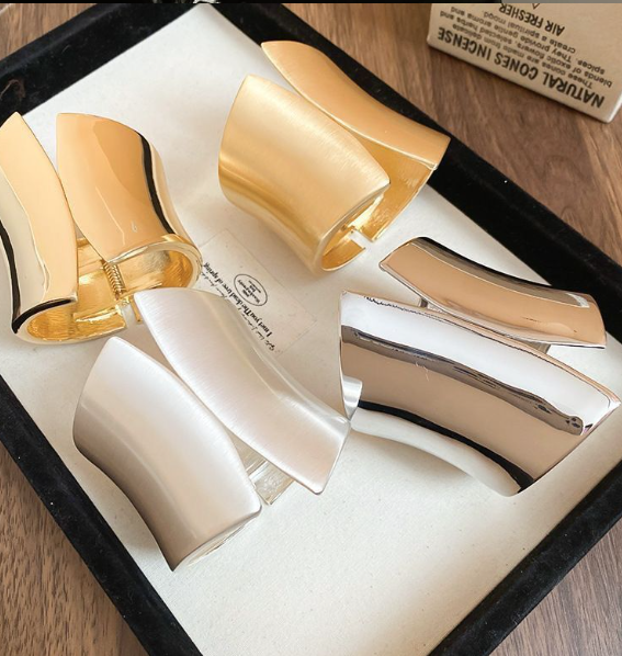 Metal Polished Open Bracelet Vintage Fashionable And Minimalist