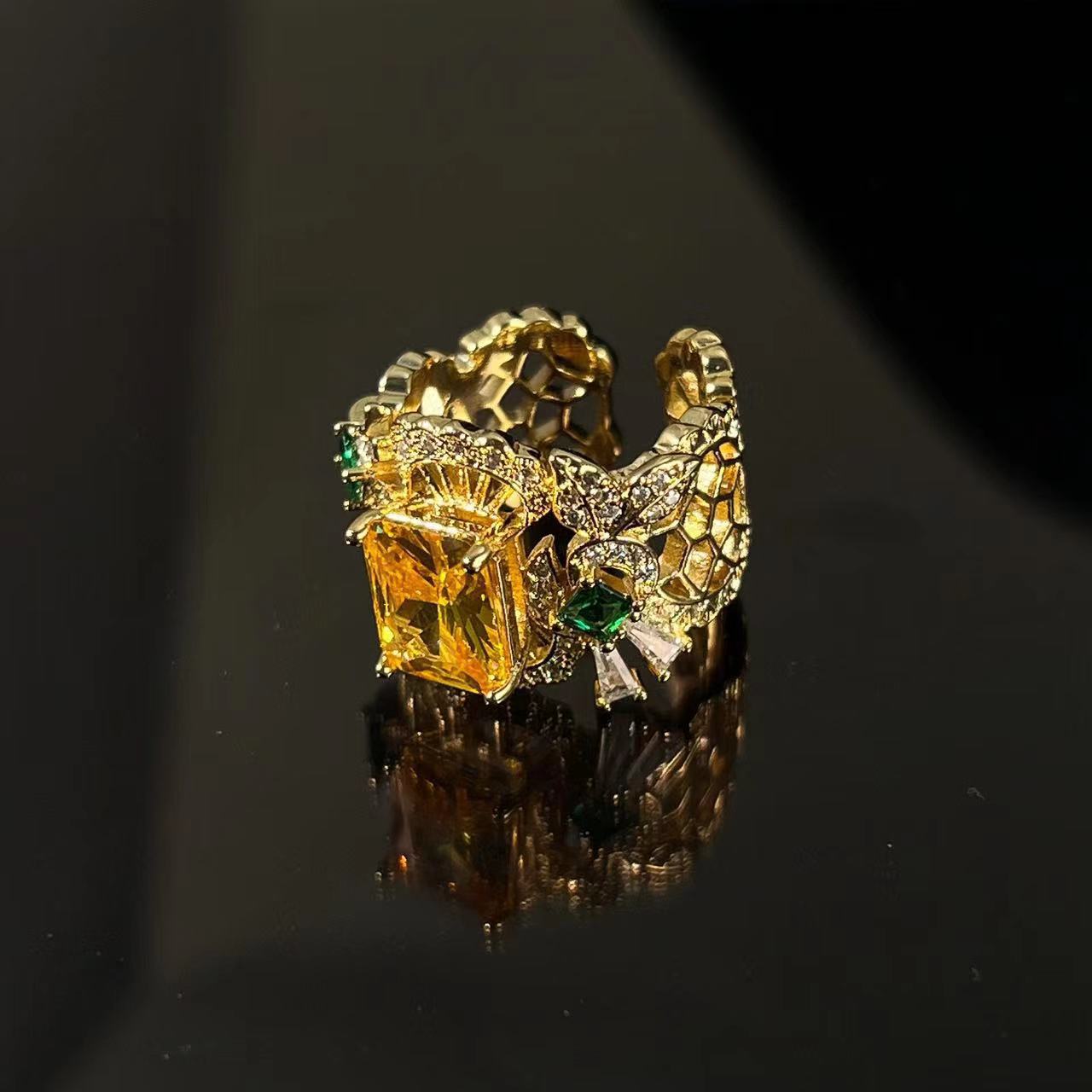 Medieval Hollowed Out Ring With A High-end And Retro Feel