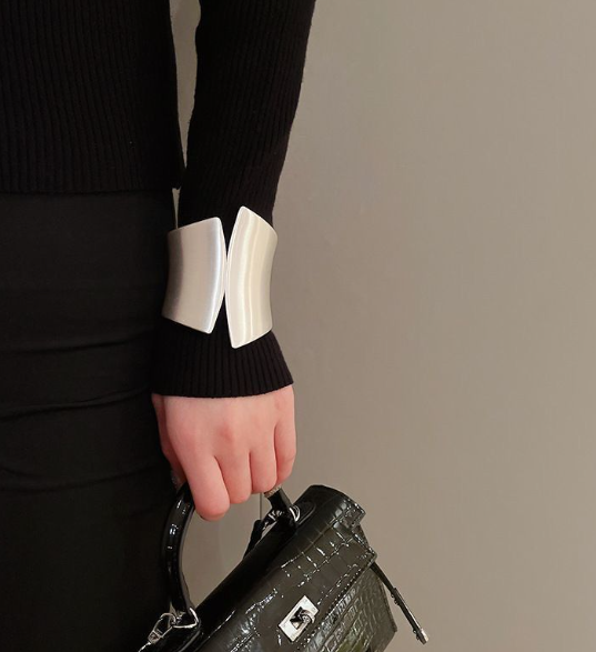 Metal Polished Open Bracelet Vintage Fashionable And Minimalist