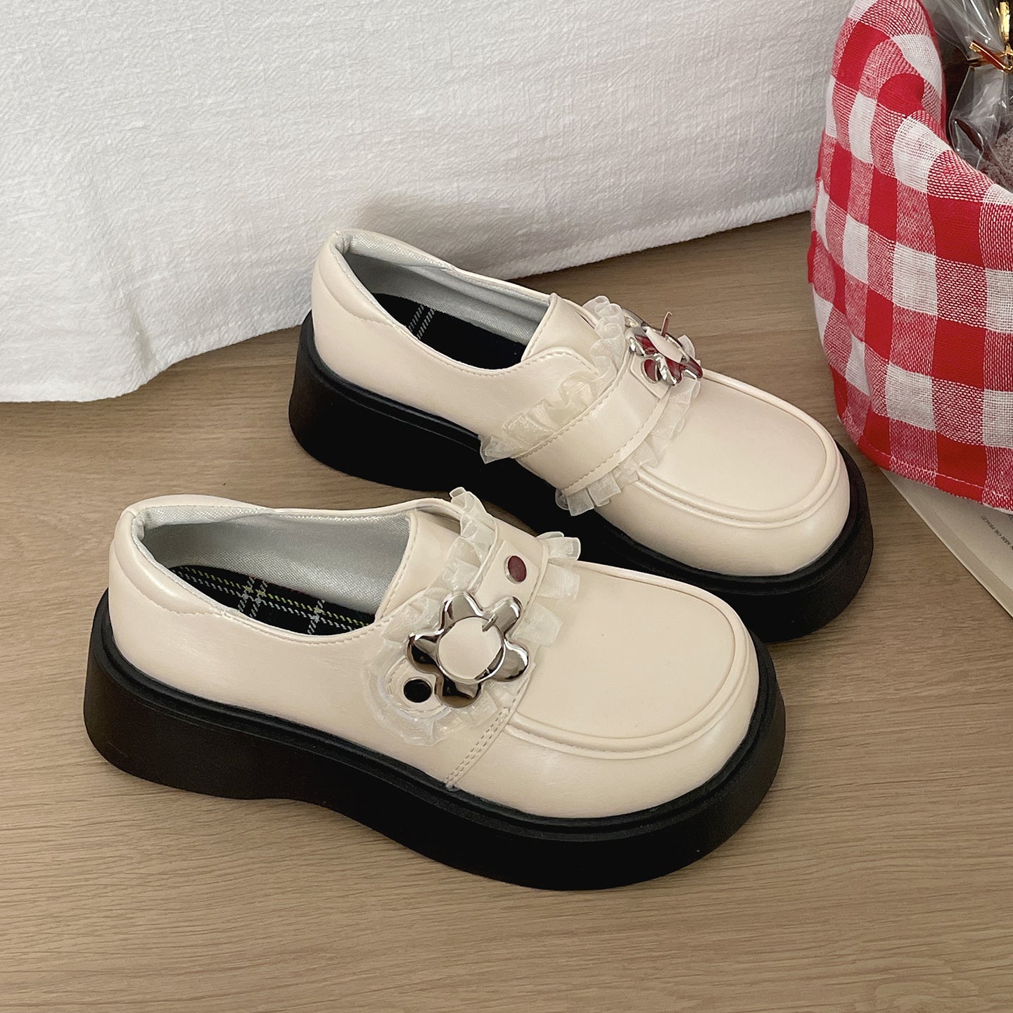 White Retro British Style Thick Soled High Rise Small Leather Shoes