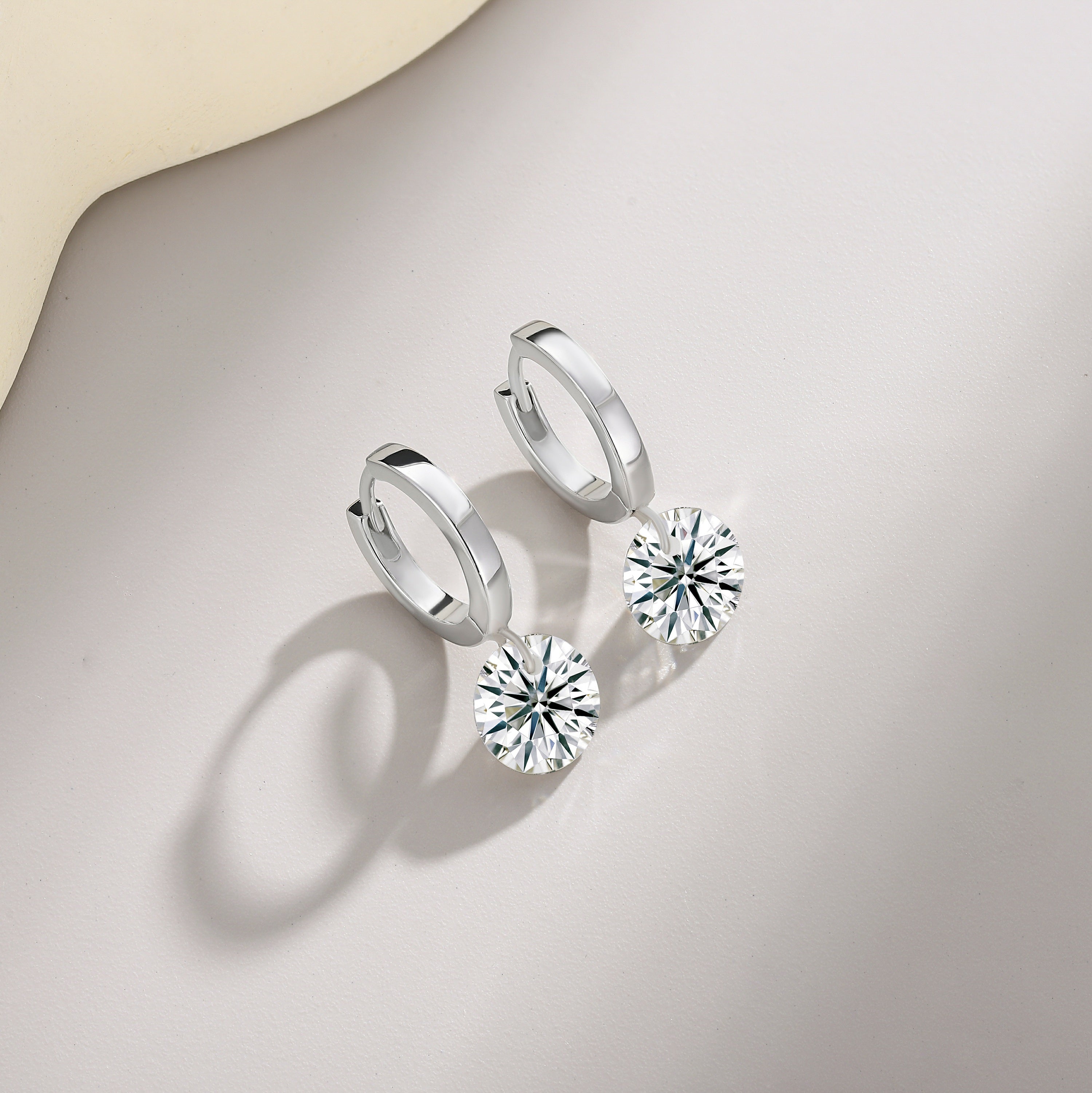 Top-quality Moissanite Luxury And Fashionable Light Luxury Jewelry Silver Stud Earrings S925 Silver Plated Platinum